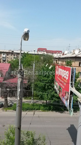 Троллейбус 1 мая не срывал троллейбусные линии и лампу уличного освещения, - мэрия <i>(фото)</i>