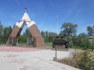 Отец и сын Маршал и Мурат Рыспаевы возвели памятник в селе Кенеш участникам Великой Отечественной войны <i>(фото)</i>