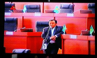 На пленарном заседании Жогорку Кенеша было мало депутатов, - читатель <i>(фото)</i>