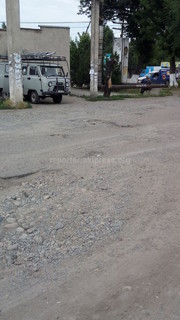 Дорога возле рынка Чекиш-Ата находится в ужасном состоянии, - читатель <i>(фото)</i>