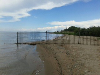 Жители с.Чок-Тал в очередной раз жалуются на незаконную установку ограждения на берегу Иссык-Куля <i>(фото)</i>