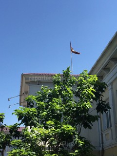 Флаг на здании Юридического факультета КНУ в плохом состоянии, - читатель <i>(фото)</i> Флаг на здании Юридического факультета КНУ в плохом состоянии, - читатель <i>(фото)</i>