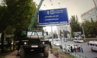 Рада, что убирают рекламные щиты, город без них намного красивее, - горожанин (фото)