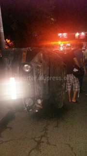 Ночью на перекрестке Чуй-Тоголока Молдо произошло ДТП, авто перевернулось, - очевидец <i>(фото)</i> Ночью на перекрестке Чуй-Тоголока Молдо произошло ДТП, авто перевернулось, - очевидец <i>(фото)</i>