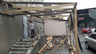 Законно ли идет пристройка к восточной стороне дома по ул.Ибраимова? - читатель (фото)
