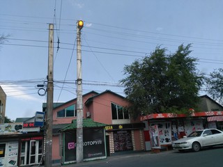 Фонари ночного освещения горят днем на отрезке ул.Ахунбаева между ул.Айтматова и Шабдан батыра, - читатель (фото)
