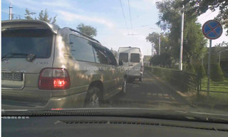 Водитель Lexus LX470 подрезал и создавал аварийную ситуацию на проспекте Ч.Айтматова <i>(видео)</i>