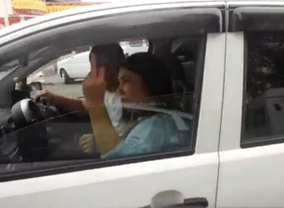Нарушитель ПДД, выехавший на встречную полосу, и пассажир, показавший средний палец другому водителю, оштрафованы на 1000 сомов, - УПМ ГУВД Бишкека