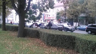 На проспекте Чуй автомашина врезалась в ограждение <i>(фото)</i>