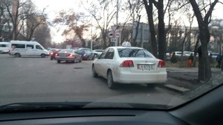 Припарковался перед перекрестком