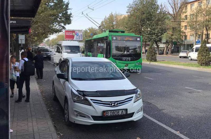 «Хендай» припарковали на остановке