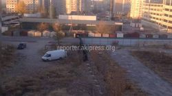 Законно ли установили ограждение между многоэтажными домами в мкр Джал?