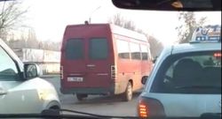 Идет поиск водителя маршрутки нарушивший правила ПДД на ул. Махатма Ганди, - мэрия