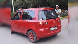 В Бишкеке водитель «Мазды» заехал в сквер им.Тоголока Молдо (видео) В Бишкеке водитель «Мазды» заехал в сквер им.Тоголока Молдо (видео)