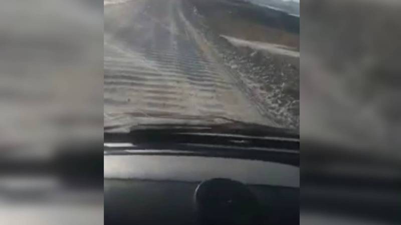 Нарындагы Кара-Кужур айылынын унаа жолу капиталдык оңдоп-түзөөгө муктаж. Видео