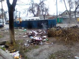 <b>Мусор в столице:</b> Антисанитария на улицах Айни и Орджоникидзе <b>(фото)</b>