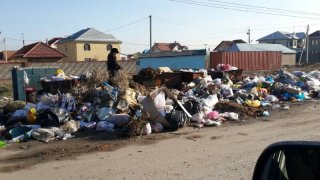 Мусор в столице: Свалка на улицах Баха и Ахунбаева <b>(фото)</b>