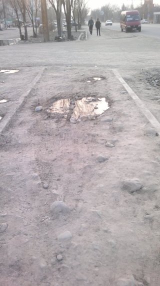 Тротуары и остановки на ул. Анкара в мкр Тунгуч разрушаются вследствие некачественного ремонта <b>(фото)</b>