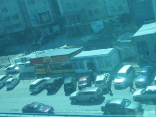 Читательница интересуется, законно ли ставить павильоны рядом с проезжей частью дороги <b>(фото)</b> Читательница интересуется, законно ли ставить павильоны рядом с проезжей частью дороги <b>(фото)</b>