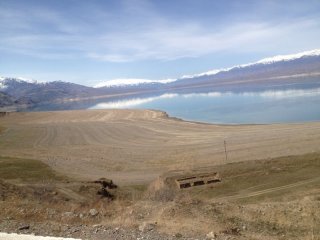 Читатель сетует, что в Токтогульском водохранилище осталось мало воды <b>(фото)</b>