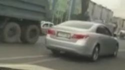 В Оше Lexus ES 350 пересек двойную сплошную. Видео