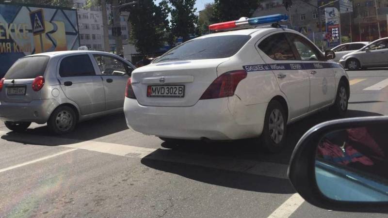 На ул.Исанова машина МВД выехала за стоп-линию? - очевидец