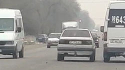 Водитель на «Фольксвагене» создал аварийную ситуацию в Красной речке. Видео очевидца