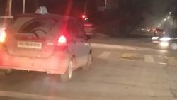 На Жукеева-Пудовкина «Фит» на светофоре заехал за стоп-линию. Фото На Жукеева-Пудовкина «Фит» на светофоре заехал за стоп-линию. Фото