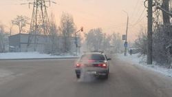 «Ниссан», у которого более 50 тыс. сомов штрафов, проехал на красный