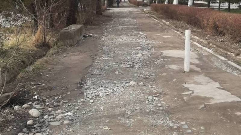 «Эверест Констракшн» оштрафована на 23 тыс. сомов за дорожные работы без ордера на Южной магистрали. Фото