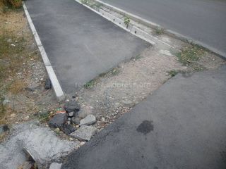 «Бишкекасфальтсервис» восстановит асфальт тротуара в 11 мкр в ближайшее время