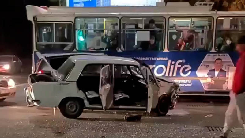 Жуткое ДТП между «Жигули» и «Фитом» на Московской. Видео с места аварии