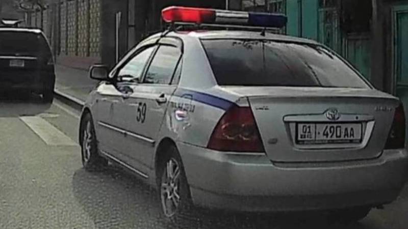 Сотрудник Службы охраны МВД оштрафован на 1000 сомов за парковку в неположенном месте