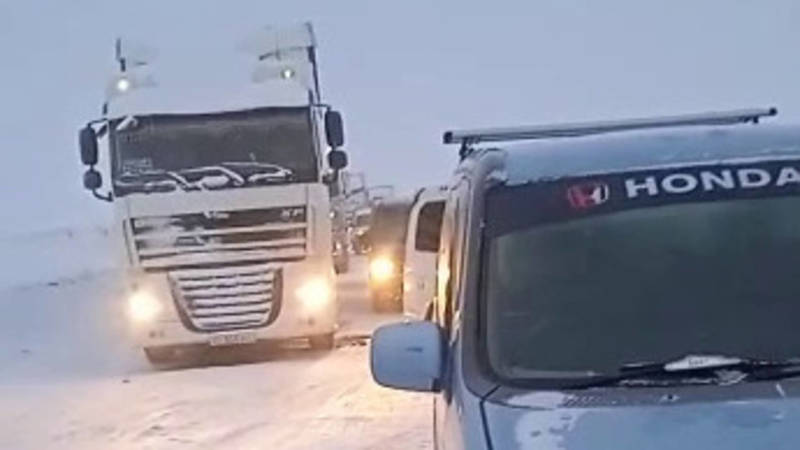 Пробка на перевале Ала-Бель. Видео