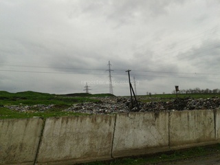 При въезде в Ош образовалась огромная стихийная свалка, при ветре мусор разлетается по всей округе, - читатель <b><i> (фото) </i></b>