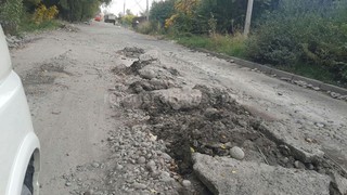Жители 5 мкр просят обратить внимание на затянувшийся ремонт теплосетей, из-за которых разрушен асфальт по улице Ф.Шопена <b><i>(фото)</i></b>