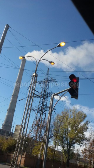 По проспекту Чуй днем горят фонари, - горожанин <b><i>(фото)</i></b>