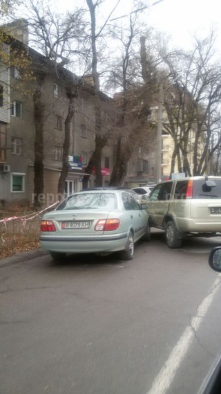 На пересечении улиц Московская-Исанова произошло небольшое ДТП, - очевидец <i>(фото)</i>