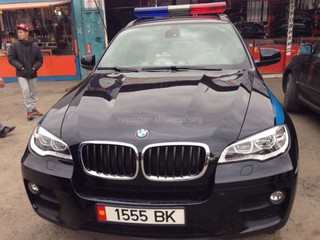 МВД имеет 2 автомашины марки BMW X6 или просто меняет госномера? - читатель (фото)