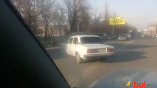 Водитель служебного авто МВД грубо нарушил ПДД, - читатель (видео)