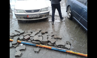 «Северэлектро» провело ремонтные работы по улице Жибек Жолу и после работы не уложило брусчатку, - читатель (фото) «Северэлектро» провело ремонтные работы по улице Жибек Жолу и после работы не уложило брусчатку, - читатель (фото)