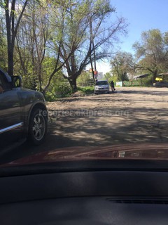 Автолюбители устроили стихийную автомойку по ул.Будённого при пересечении БЧК (фото)