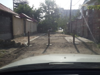 Законно ли перегородил житель ул.Радищева дорогу? - читатель (фото)