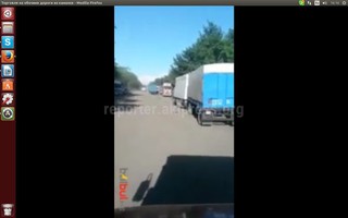 Ул.Мурманскую заняли большегрузные машины, торгующие овощами, - читатель (фото)