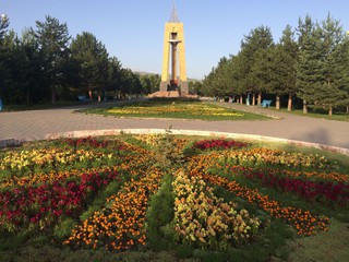 В парке Победы имени Д.Асанова на Южных воротах убрали коммерческие киоски (фото)