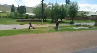 В селе Ак-Сай Иссык-Кульской области затопило улицы, огороды и поля <i>(видео)</i>