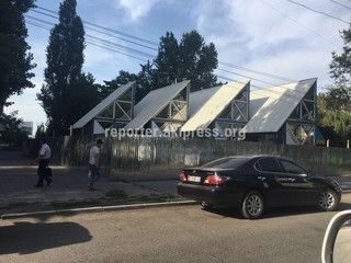 На углу на перекрестке Абдрахманова-Московская построят 2-этажный торговый центр, - мэрия Бишкека