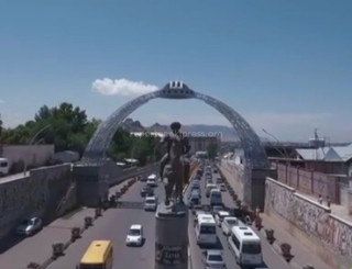 Видео — Город Ош с высоты птичьего полета