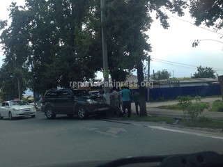 Джип, который врезался в опору ЛЭП на ул.Чапаева, не повредил ее, - «Северэлектро»