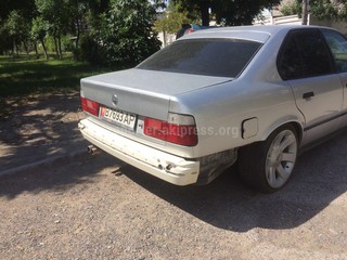 В мкр Кок-Жар 4 неделю стоит брошенная автомашина, - читатель <i>(фото)</i>